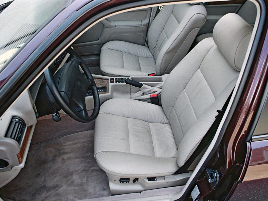  BMW 740i 1992 года  (фото 7 из 8)